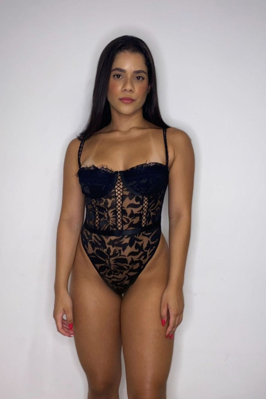 Body Karoline - Body bordado com detalhes em guipir